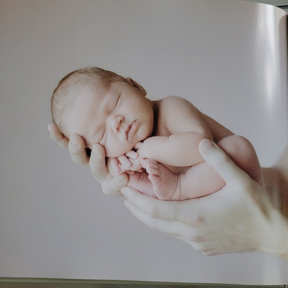 Newborn Photography Book - Sleeping Beauties - Newborns in Dreamland - Picture 10 of 11